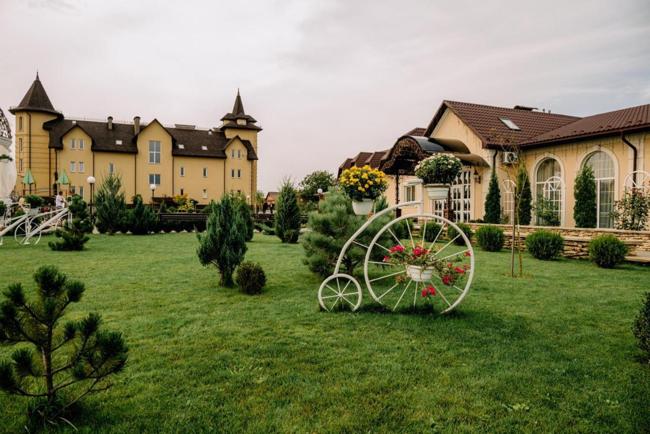 Готельно-Ресторанний Комплекс Прованс Парк Pochaiv Exterior photo